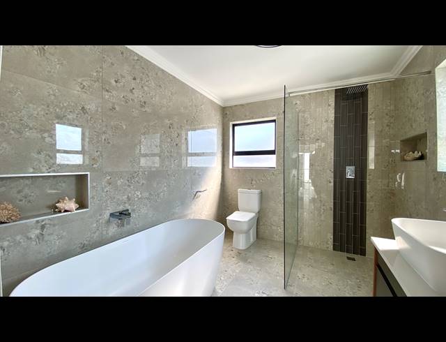 3 BEDROOM HOUSE FOR SALE IN BRITANNIA REEF ESTATE